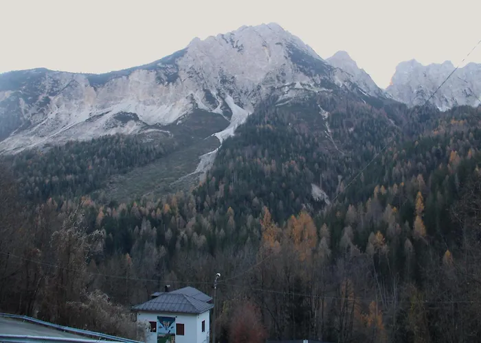 Dolomiti House 게스트하우스 4*